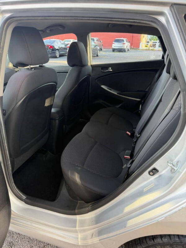 2012 Hyundai Accent SE