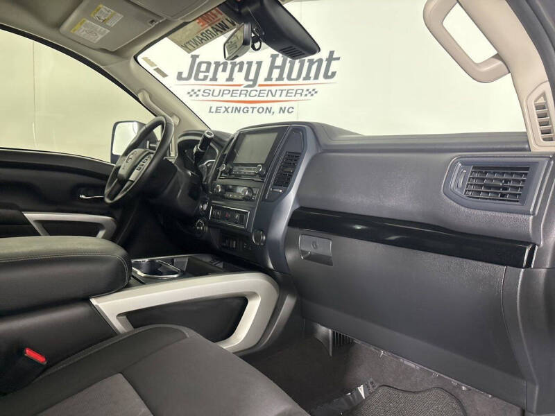 2024 Nissan Titan XD SV