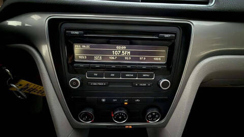 2014 Volkswagen Passat 1.8T S PZEV