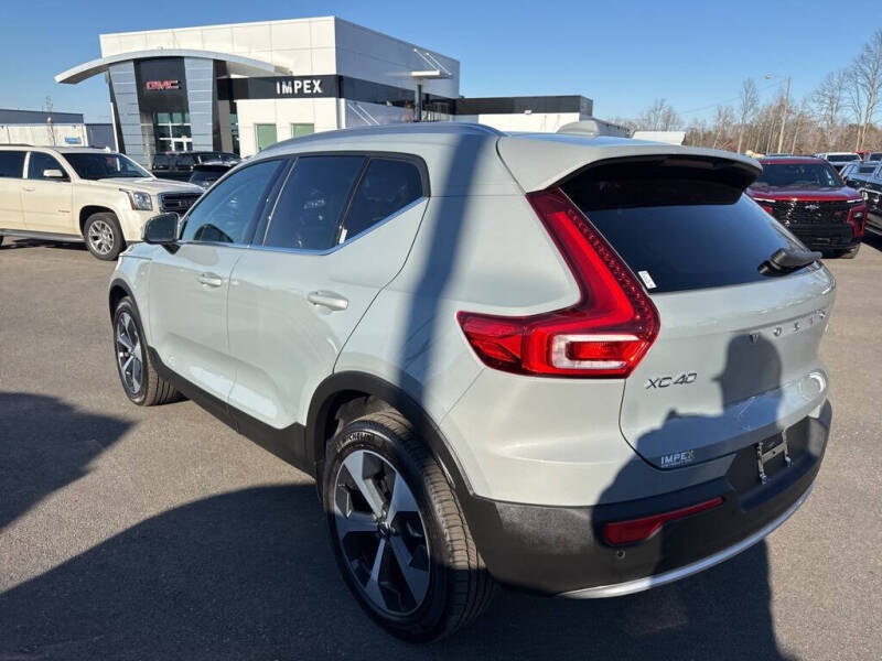 2025 Volvo XC40 B5 Core Bright Theme