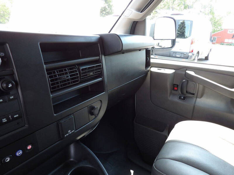 2023 Chevrolet Express 3500