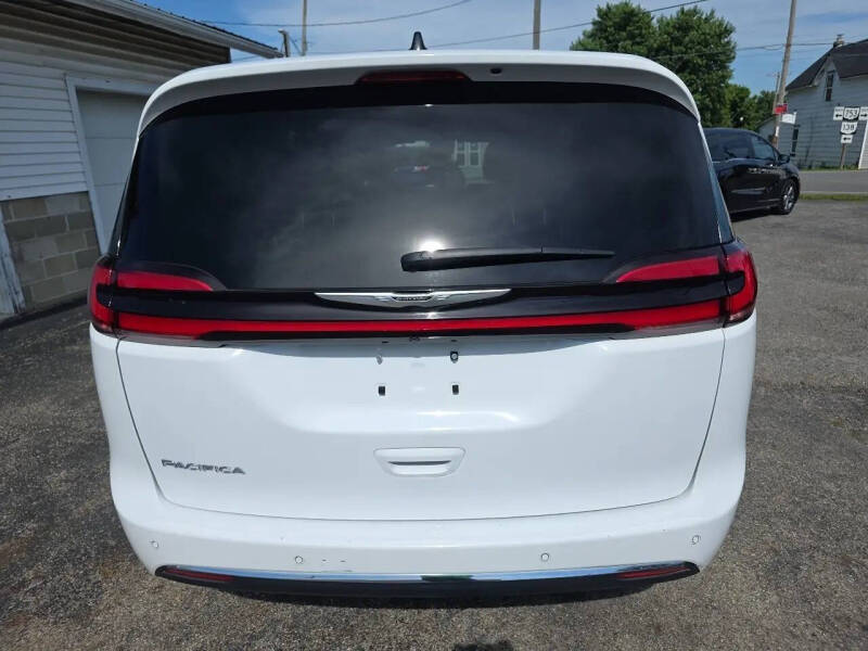 2025 Chrysler Pacifica Select