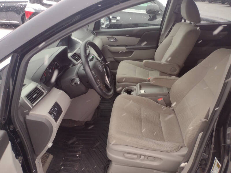 2016 Honda Odyssey SE photo 8