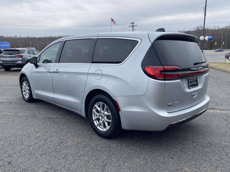 2024 Chrysler Pacifica Touring L