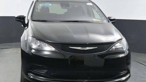 2025 Chrysler Voyager LX