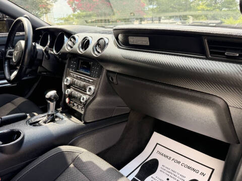 2017 Ford Mustang V6