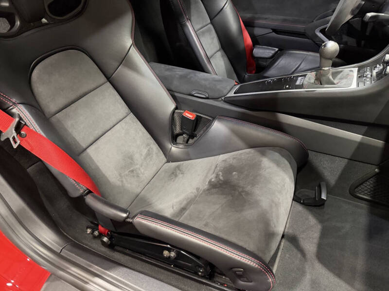 2016 Porsche Cayman GT4