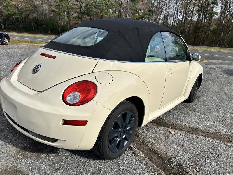 2008 Volkswagen New Beetle S photo 19