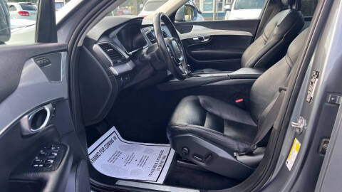 2016 Volvo XC90 T5 Momentum