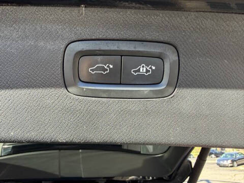 2016 Volvo XC90 T6 Momentum