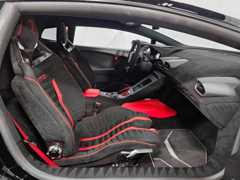 2023 Lamborghini Huracan STO