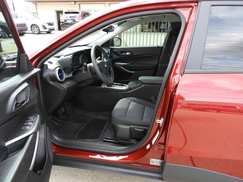 2025 Chevrolet Trax LS