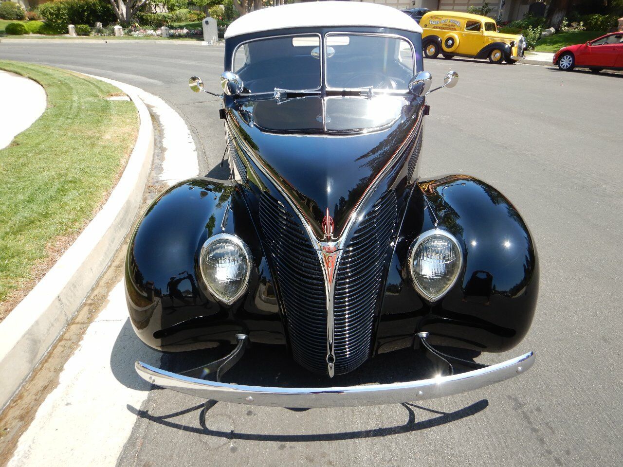 1938 Ford Cabriolet 4