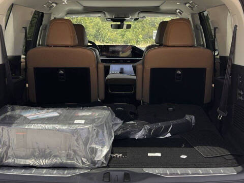 2027 Infiniti QX80 Luxe