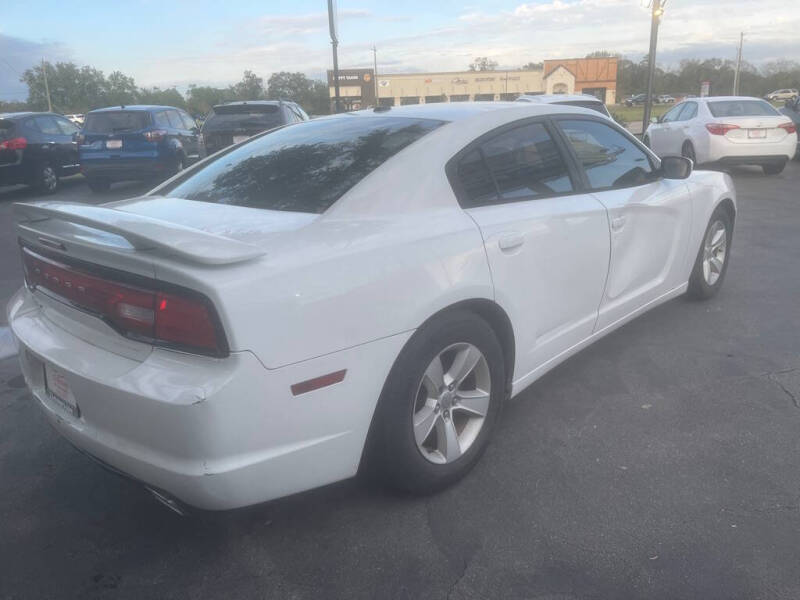 2013 Dodge Charger SXT photo 4