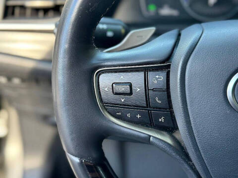 2021 Lexus ES 300h Ultra Luxury