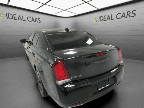 2022 Chrysler 300 Touring