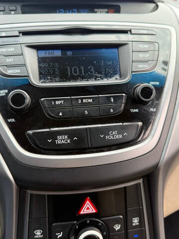 2014 Hyundai Elantra SE