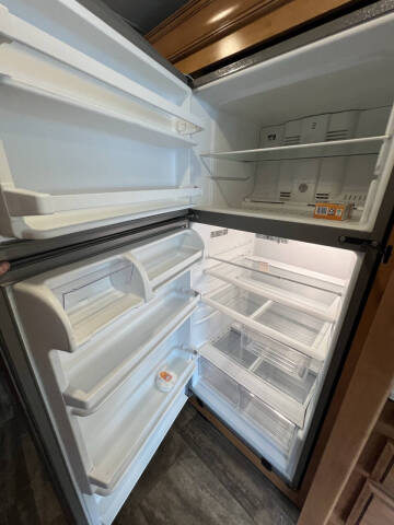 2016 Thor Motor Coach Palazzo 33.2 1 Owner!