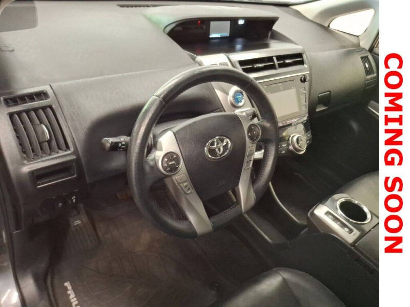 2017 Toyota Prius v Five