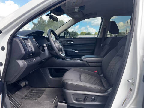 2022 Nissan Pathfinder SV