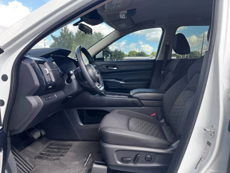 2022 Nissan Pathfinder SV