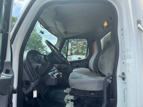 2017 Freightliner M2 106