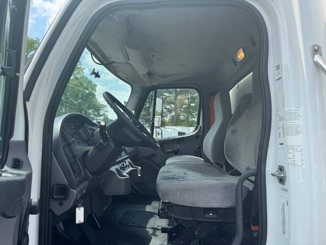 2017 Freightliner M2 106