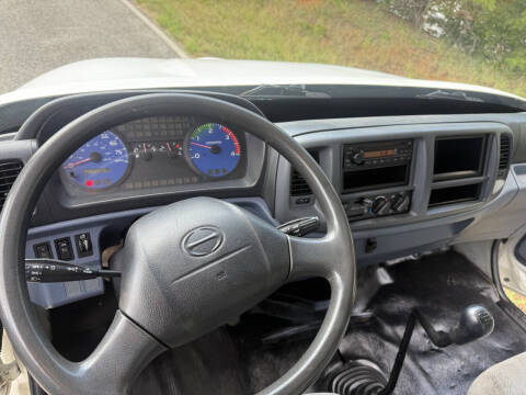 2005 Hino 238