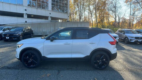 2026 Volvo XC40 B5 Ultra Black Edition