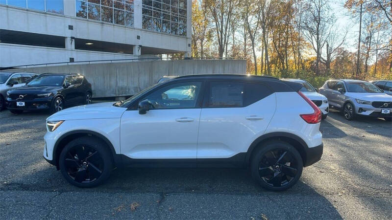 2026 Volvo XC40 B5 Ultra Black Edition