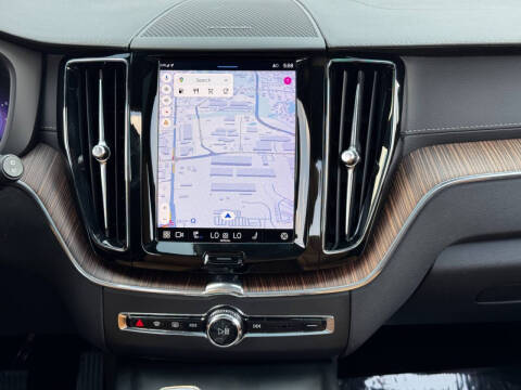 2023 Volvo XC60 B5 Ultimate Bright Theme