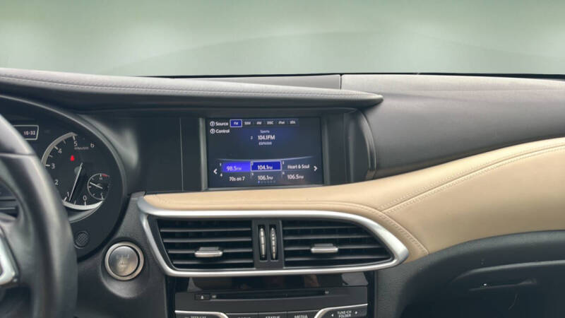 2018 Infiniti QX30 Premium