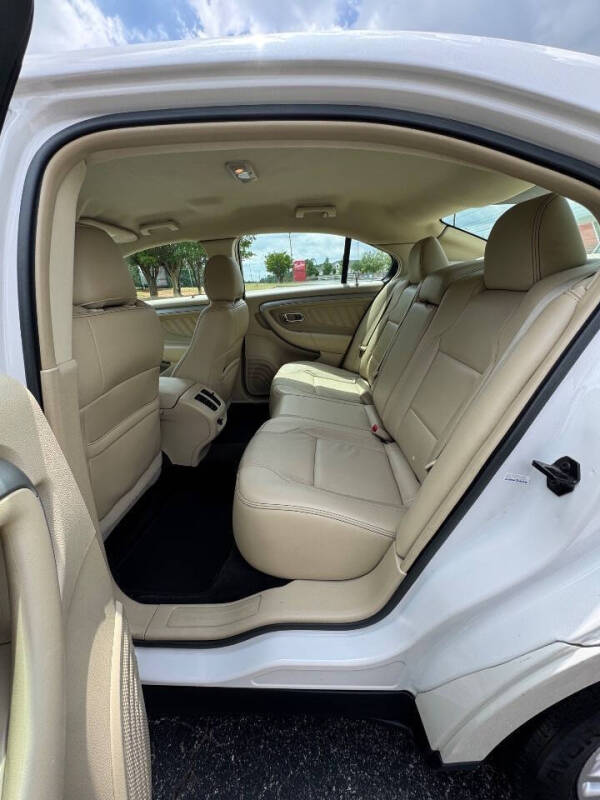 2015 Ford Taurus SEL