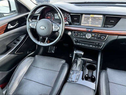 2017 Kia Cadenza Premium