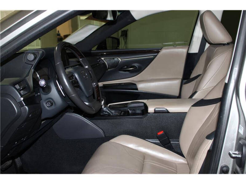 2021 Lexus ES 300h Luxury