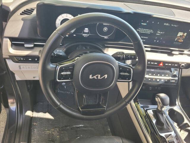 2024 Kia Carnival SX