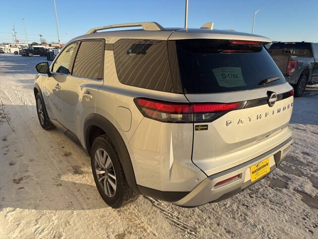 2025 Nissan Pathfinder SL