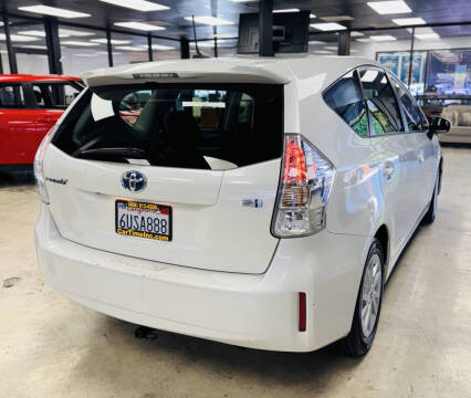 2012 Toyota Prius v Three