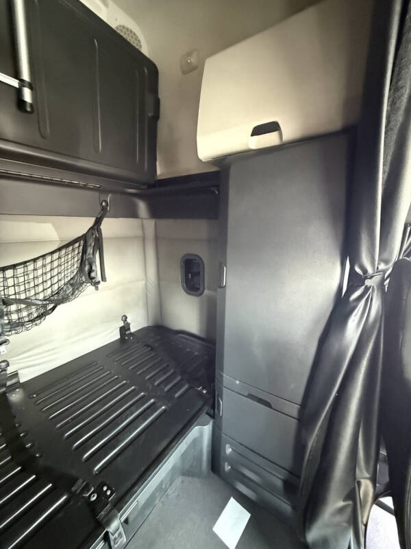 2021 Freightliner Cascadia