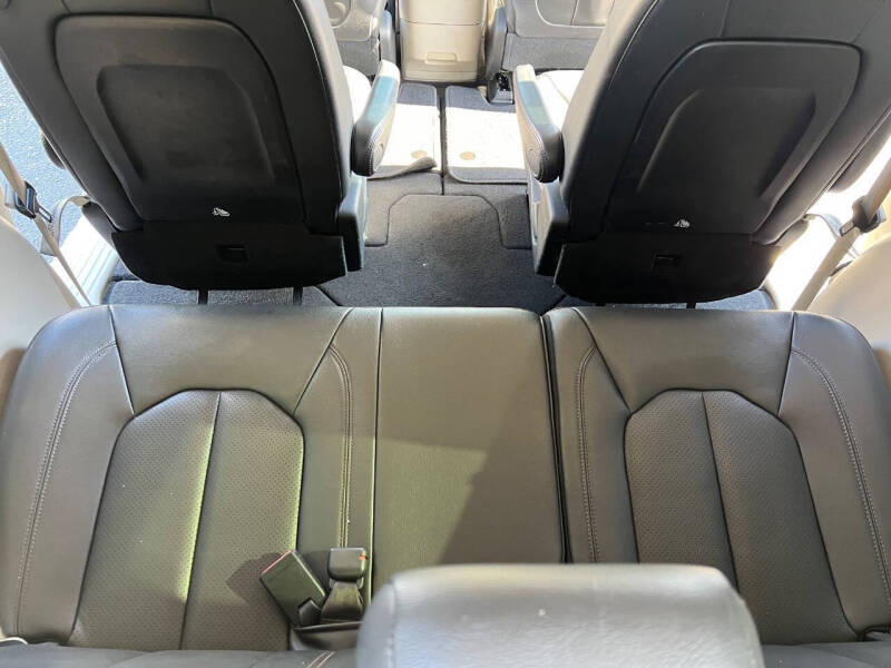 2017 Chrysler Pacifica Touring-L Plus