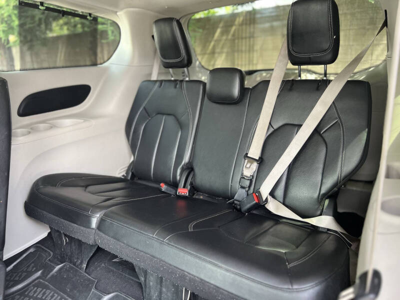 2022 Chrysler Pacifica Touring L