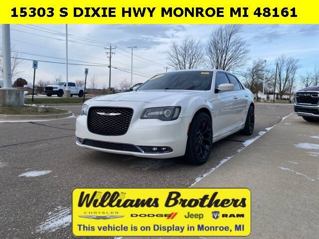 2016 Chrysler 300 S's photo