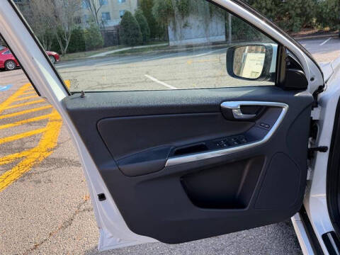 2016 Volvo XC60 T5 Drive-E Premier