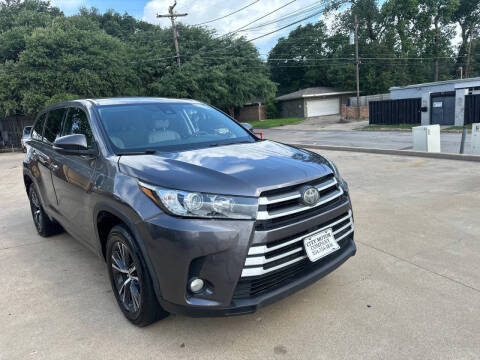 2018 Toyota Highlander LE Photo