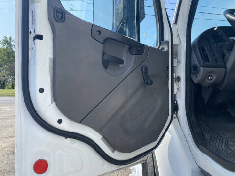 2006 Freightliner M2 106