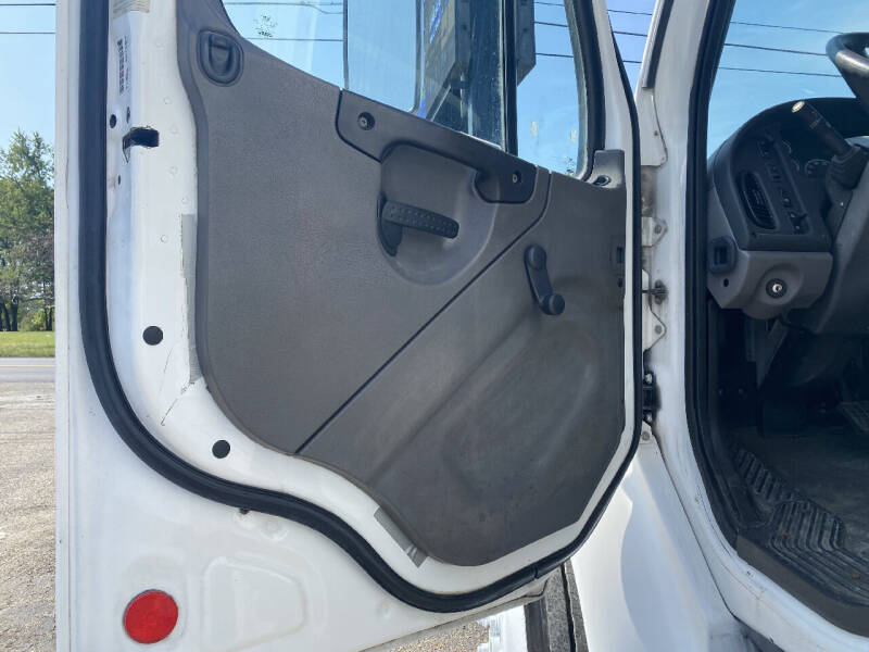 2006 Freightliner M2 106