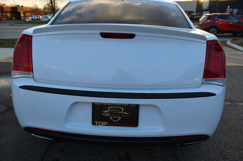 2017 Chrysler 300 Limited