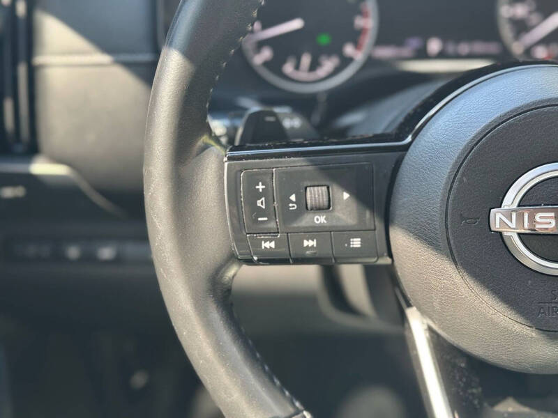 2022 Nissan Pathfinder SL