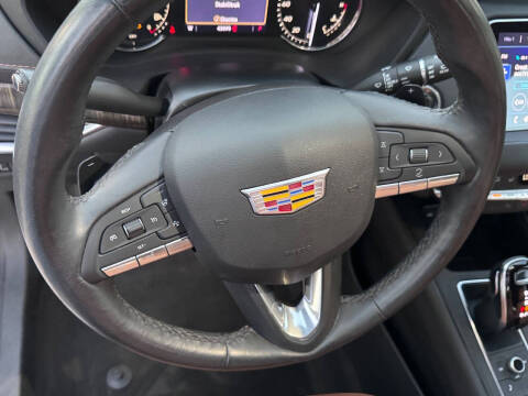 2022 Cadillac XT4 Premium Luxury